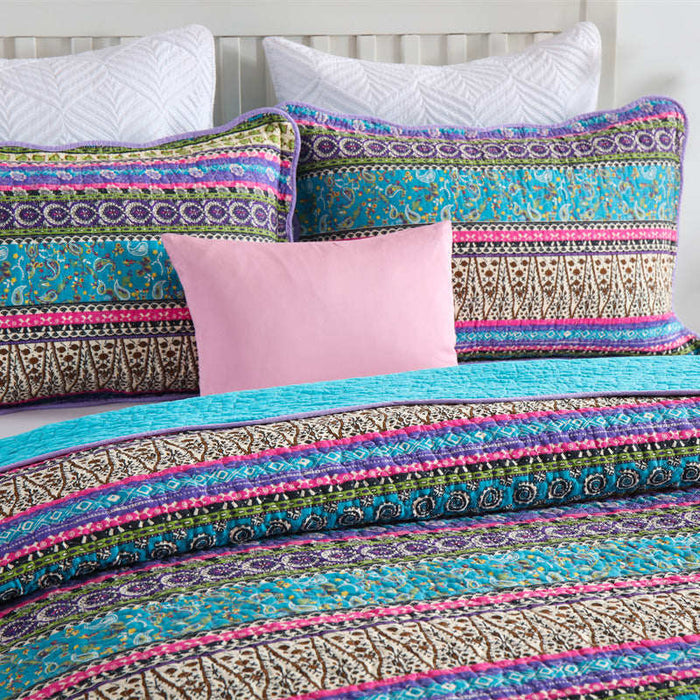 Ownkoti Striped Jacquard Style Quilt with Pillowcase