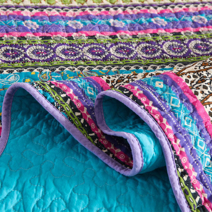 Ownkoti Striped Jacquard Style Quilt with Pillowcase