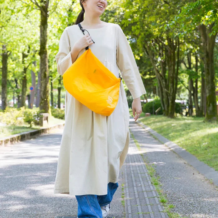TO&FRO ULTIMATE LIGHT SHOULDER BAG - REDDISH ORANGE -